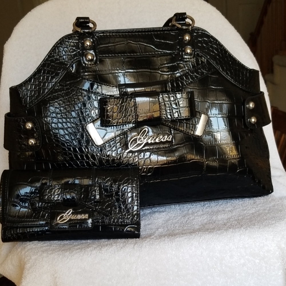 Guess black shoulder bag FREE matching wallet!
